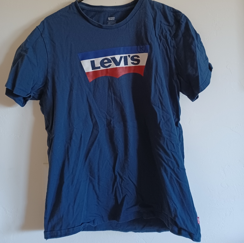 Levi's t-shirt